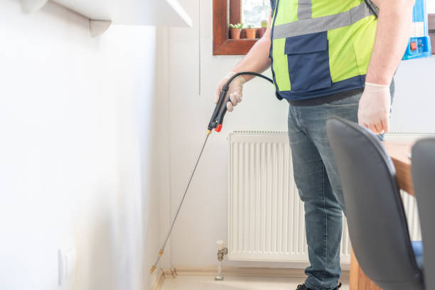 Best Exterminator Services  in Lannon, WI
